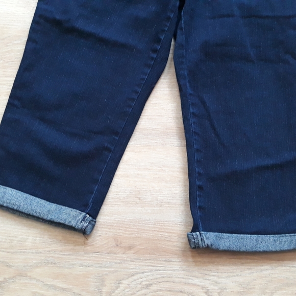 Gloria Vanderbilt Amanda Classic Fit Cuffed Capri Jeans - Size 6 Dark Wash Denim - Picture 9 of 11